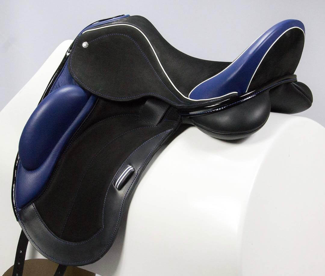 Everest R blk vienna brite blue roll inlaid seat - Custom Saddlery, Dressage Saddles | Drakesaddlesavvy.com